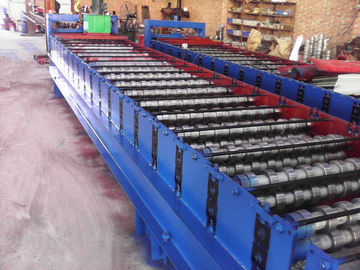 China Galvanized Metal Corrugated Sheet Roll Forming Machine With Hydraulic Cutter supplier